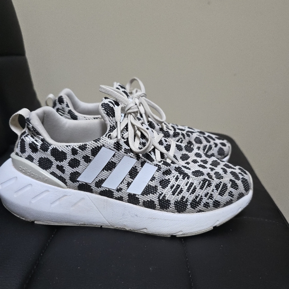 Adidas Women's Swift Run Leopard Print Running Shoes Sneakers Trainers size 6